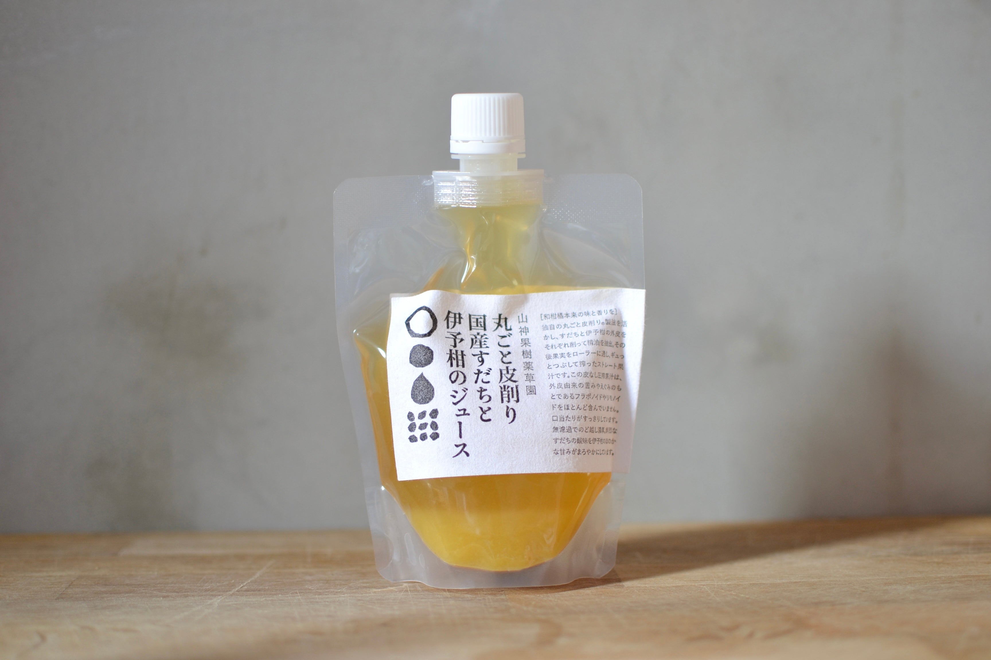 丸ごと皮削りすだちと伊予柑のジュース200ml MARKS&WEB 松山油脂の山神果樹薬草園