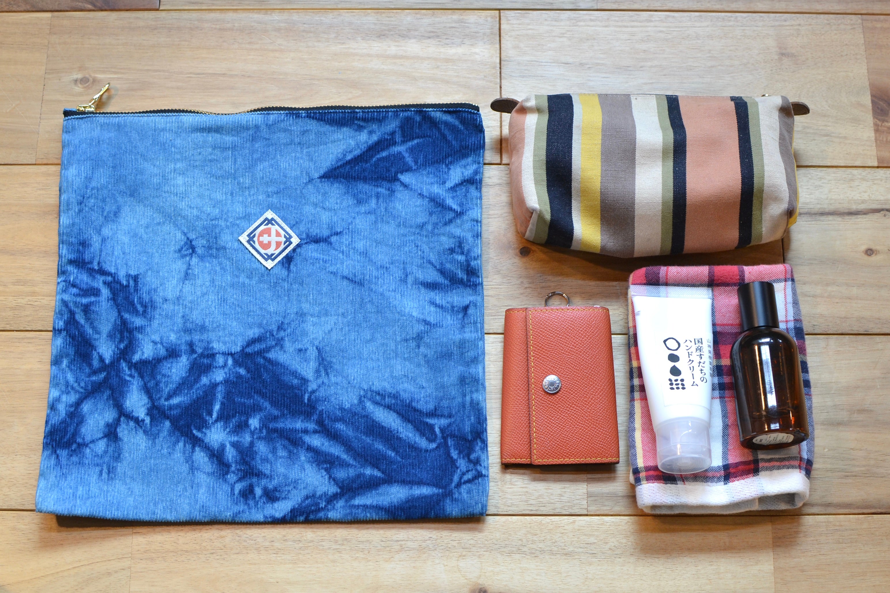 Travel pouch -Indigo dyed unevenly-