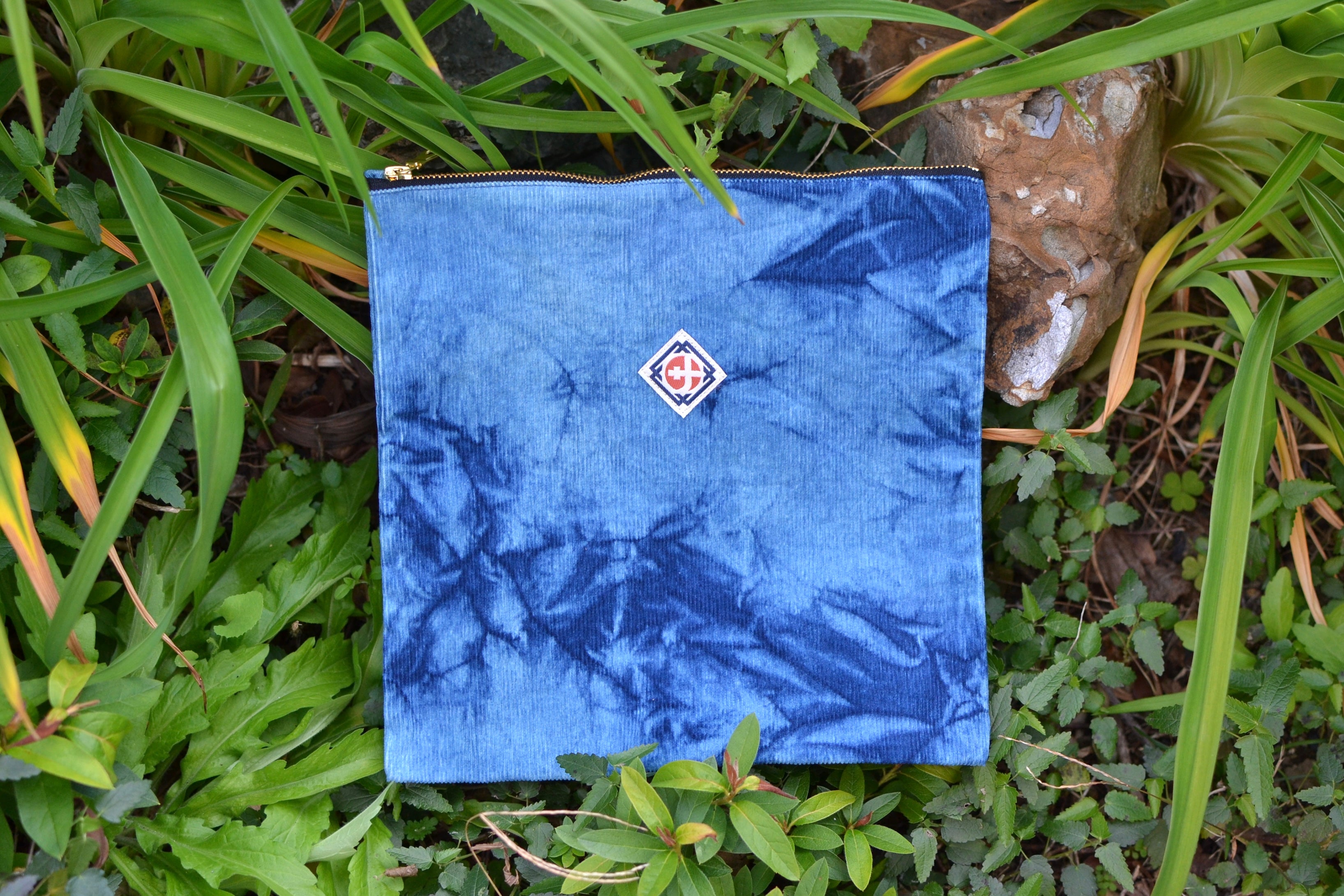 Travel pouch -Indigo dyed unevenly-