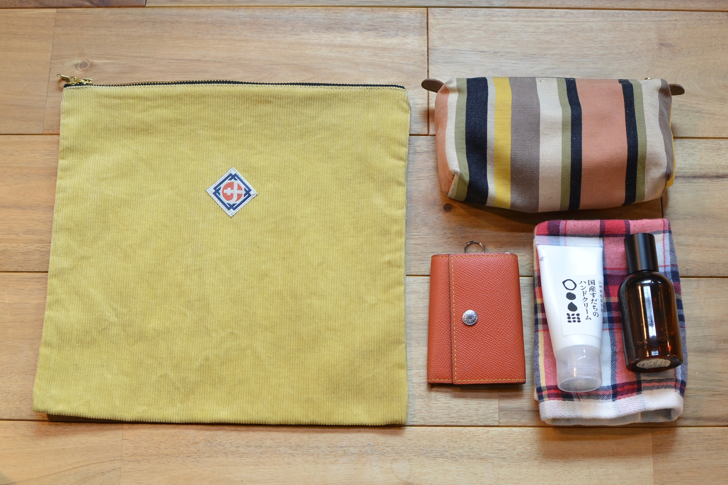 Travel pouch -キャロット-